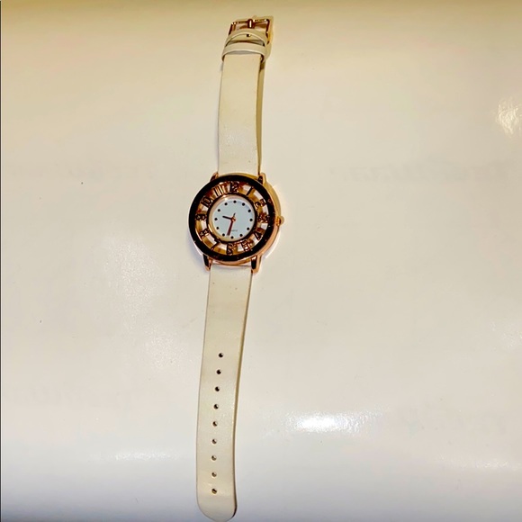 Rose Gold Aeropostale Women’s Watch - Picture 2 of 3